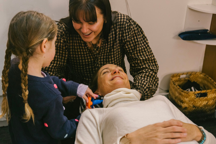 Mackenzee caring for a mum and her daughter in the clinic